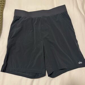 ALO Yoga Men's Dark Gray Athletic Shorts